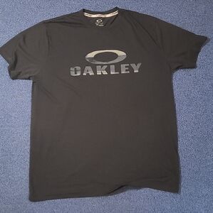 Oakley XL t shirt